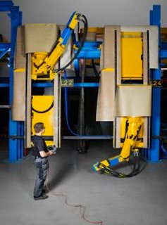 Blastman B16S is a 7-axis wall-mount robot with excellent flexibility for complex workpieces. Applications include, for example, blasting of containers, turbine parts, castings and freight wagons.