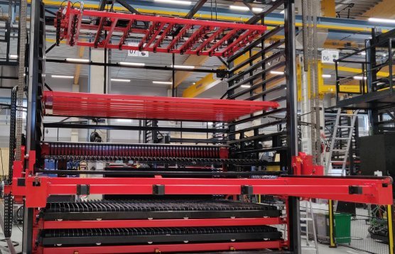 Metalworking machinery blasted bu abrasive blasting robots