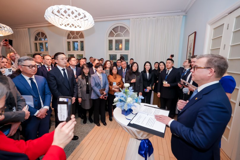 Zhilin Yang, Greater China Chief Representative of Blastman Robotics Ltd., met with Finnish Prime Minister Petteri Orpo on 25 January at the Residence of the Finnish Ambassador in Beijing. The meeting highlighted the longstanding cooperation between Finland and China, as well as the role of Finnish industrial technology solutions in the Chinese market.