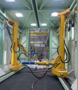 B16XS robot with one 16mm nozzle on each robot is designed for blasting accessory work pieces mounted on the transformers