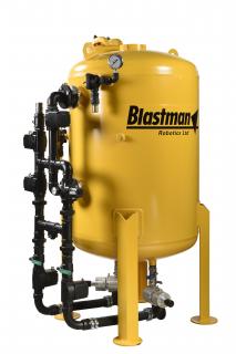MODEL BP1100
The BP1100, with a total volume of 1100 liters, is ideal for any blast cleaning job requiring high production and flexibility. The BP1100 can be installed with up to 3 nozzles. Typically the blast pot is used with 2 nozzles for automatic robot blast cleaning applications. The third outlet can be equipped for manual blasting.